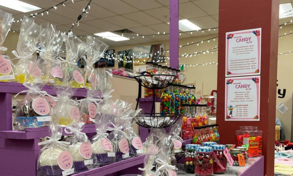 Store racks with gift baskets for sale